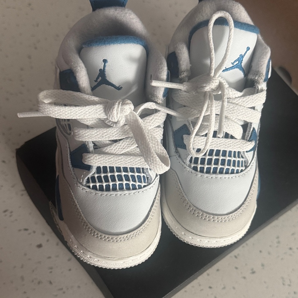 Jordan Kids Sneakers in White and Navy